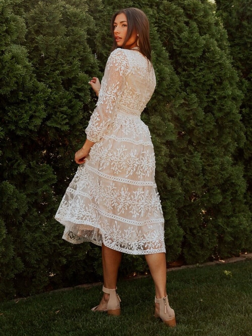 Ivy City Co White & Champagne Lace Midi Dress - Picture 5 of 5